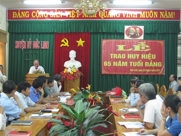Đ/c Phạm Hùng phát biểu tại buổi lễ đón nhận Huy hiệu 65 tuổi Đảng